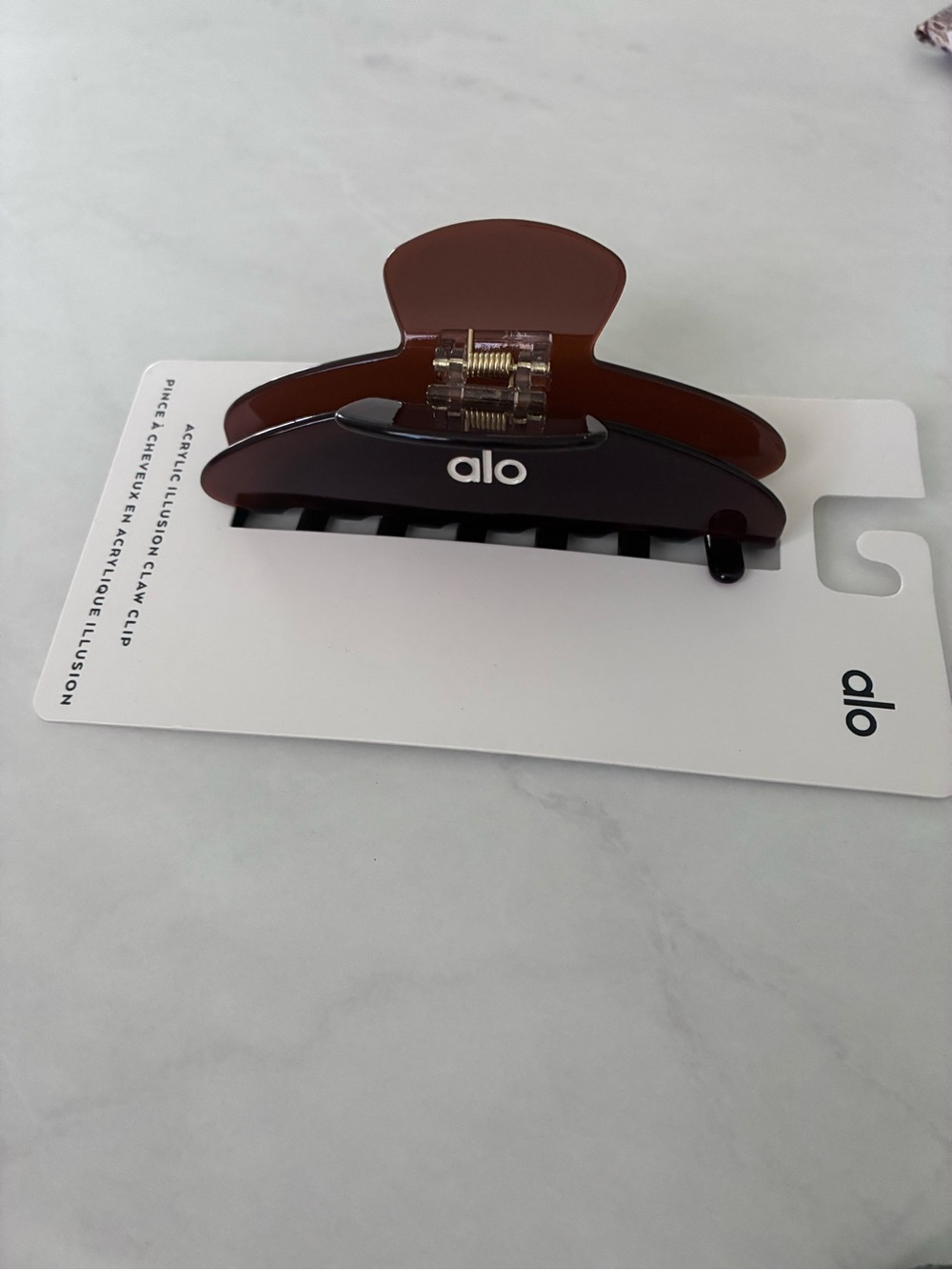 Alo Yoga 90s claw clip hair accessory acrylic illusion brown new fitness gym